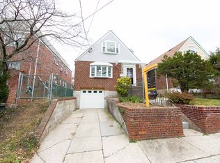 5715 163rd St, Fresh Meadows, NY 11365