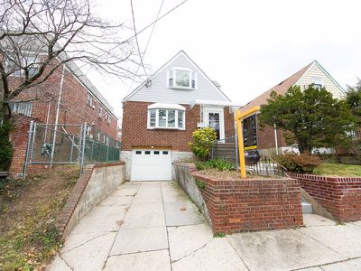 5715 163rd St, Fresh Meadows, NY, 11365