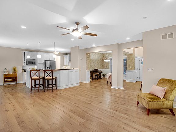 4th image of 1128 Jeanne Ct
