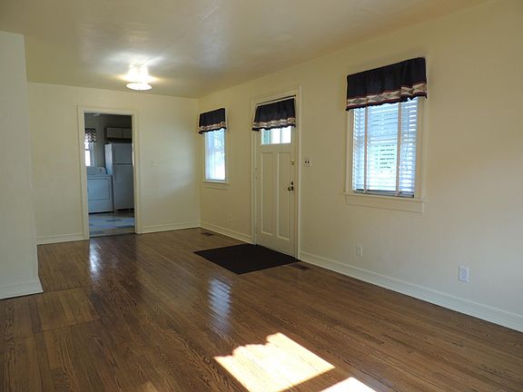 2nd image of 1422 W 42nd St