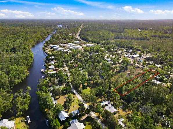 1320 Cedar St NE, Steinhatchee, FL 32359