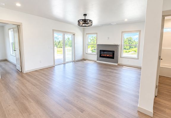5th image of 19-24 Maple Ridge Dr #20B