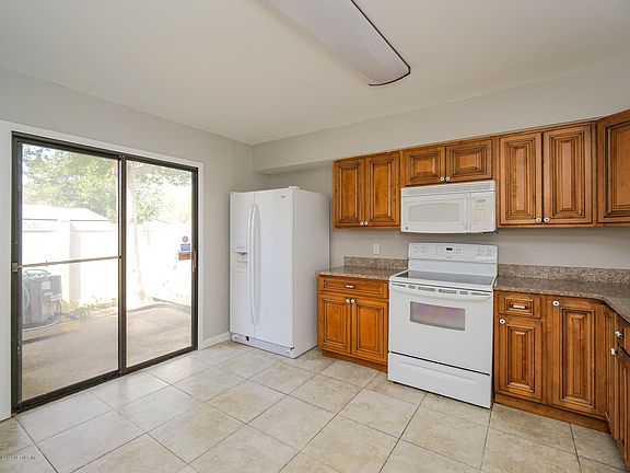 4th image of 7793 Point Vicente Ct