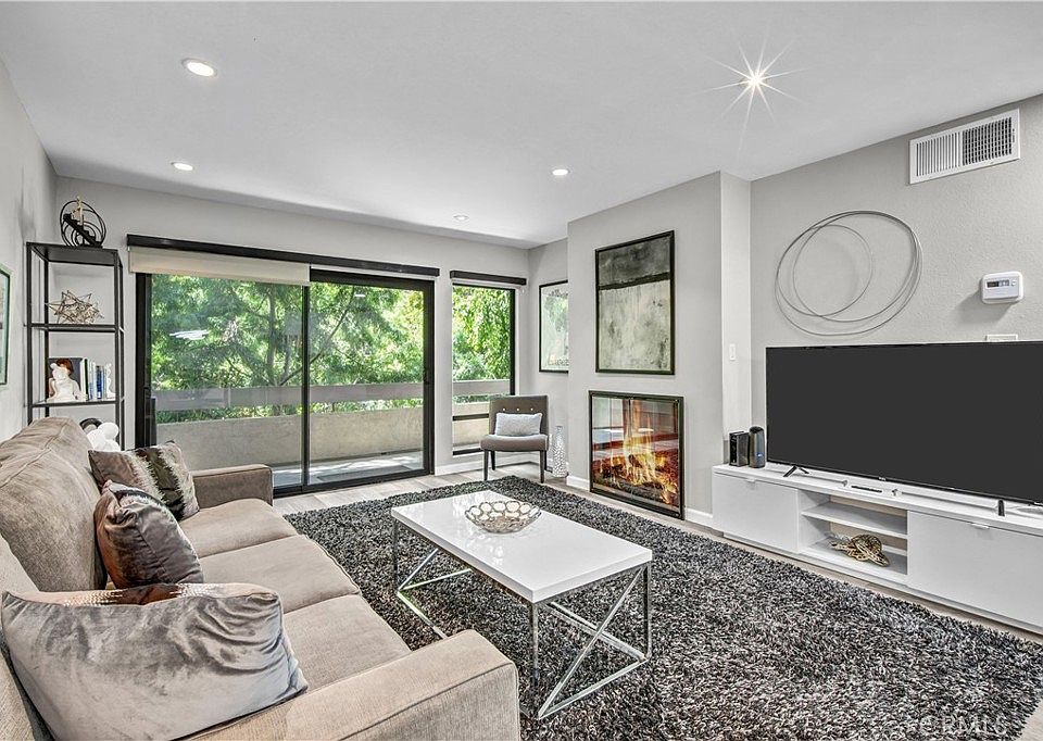 1st image of 950 N Kings Rd Unit 103