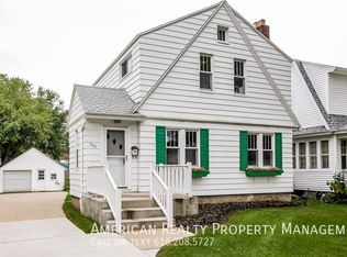 932 Lake Michigan Dr NW, Grand Rapids, MI 49504