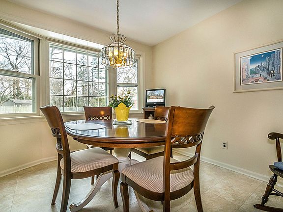 421 Dorset Rd Devon Breakfast Room