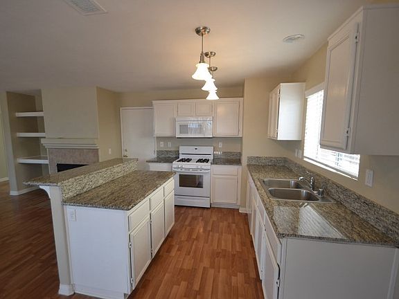 4th image of 26950 Wildflower St