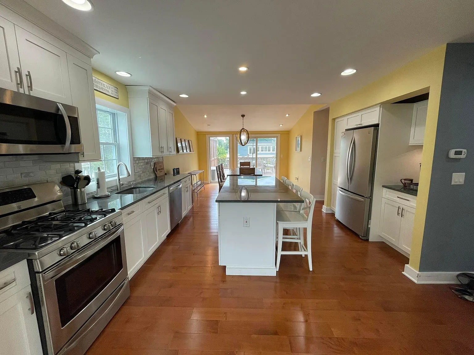 4 bed, 1758 sqft, $3,950 — Photo 2