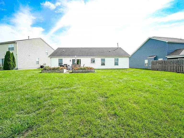 3839 Amethyst Ct — Photo 22