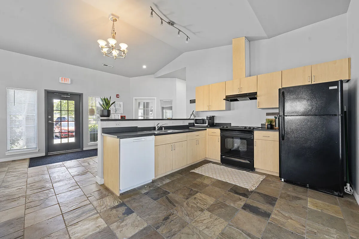 Heron Creek Apartments — Photo 3