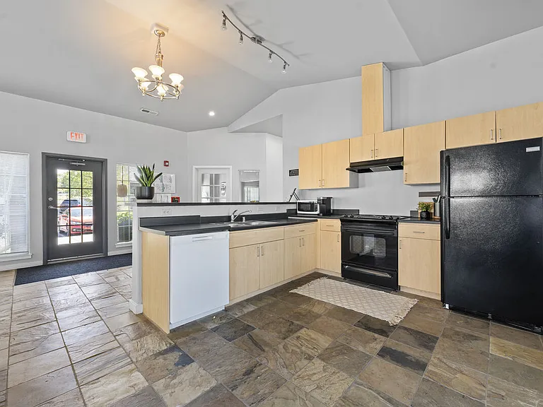 Heron Creek Apartments — Photo 3