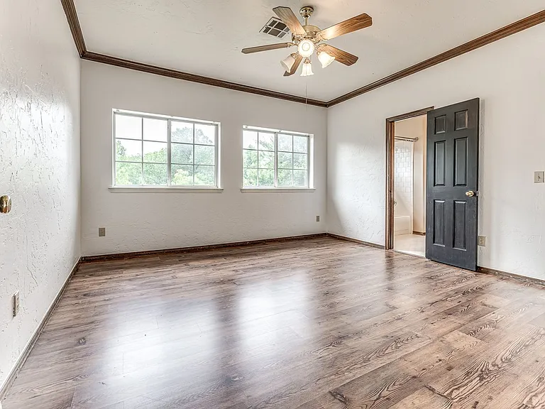 1104 Fox Lake Ln — Photo 34