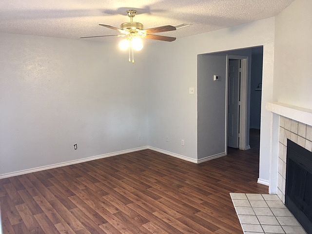 1st image of 923 Cedar Ter