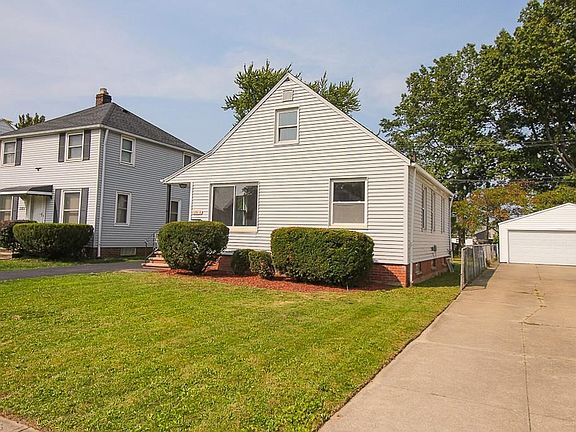 3rd image of 12813 Thraves Ave