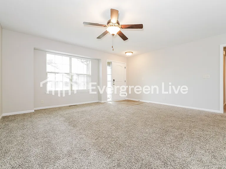 900 SW Chickadee Dr — Photo 3
