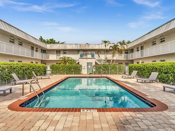 2050 N Douglas Road #211, Pembroke Pines, FL 33024