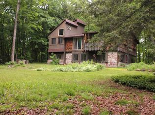 E7143 Maple Grove Rd, Munising, MI 49862