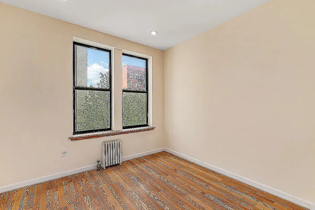 619 East Fifth Street — Photo 2