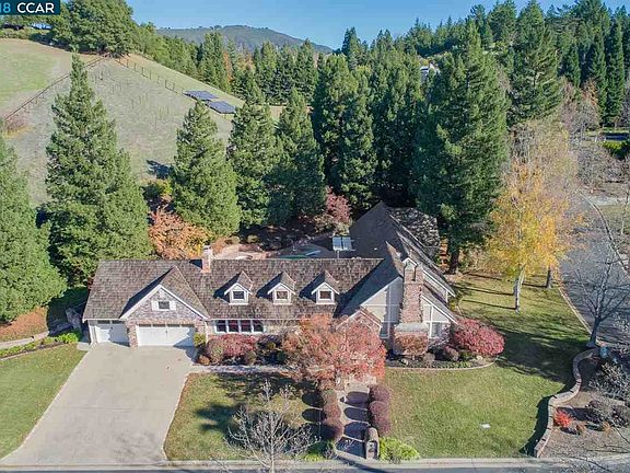 3rd image of 2377 Saddleback Dr
