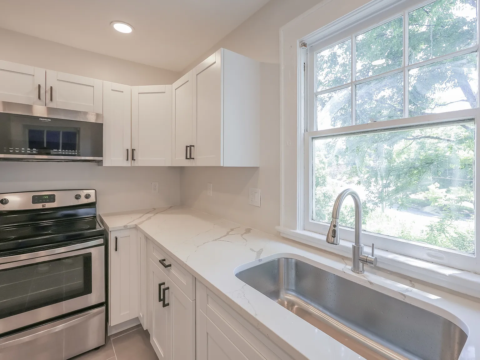444 Walnut Avenue - A — Photo 2