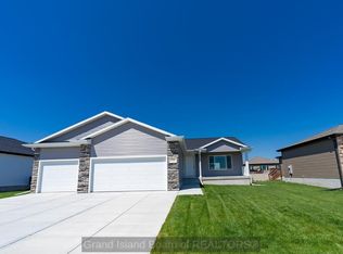 1424 Sagewood Ave, Grand Island, NE 68803