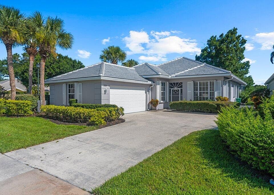 1st image of 323 NW BENTLEY Circle