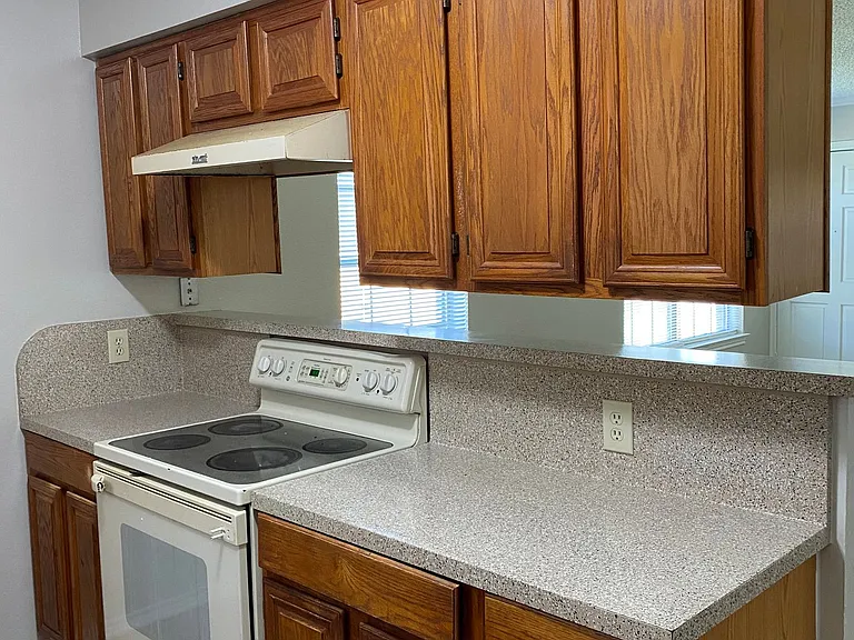 1112 Valley View St — Photo 7