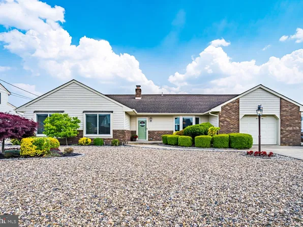 828 Wave Dr, Forked River, NJ 08731
