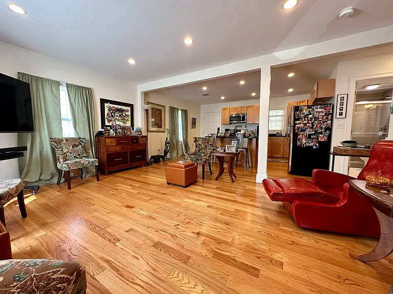 16 Plainfield St #16 — Photo 3