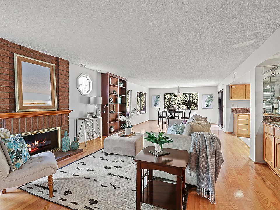 1st image of 909 Calle Frondosa