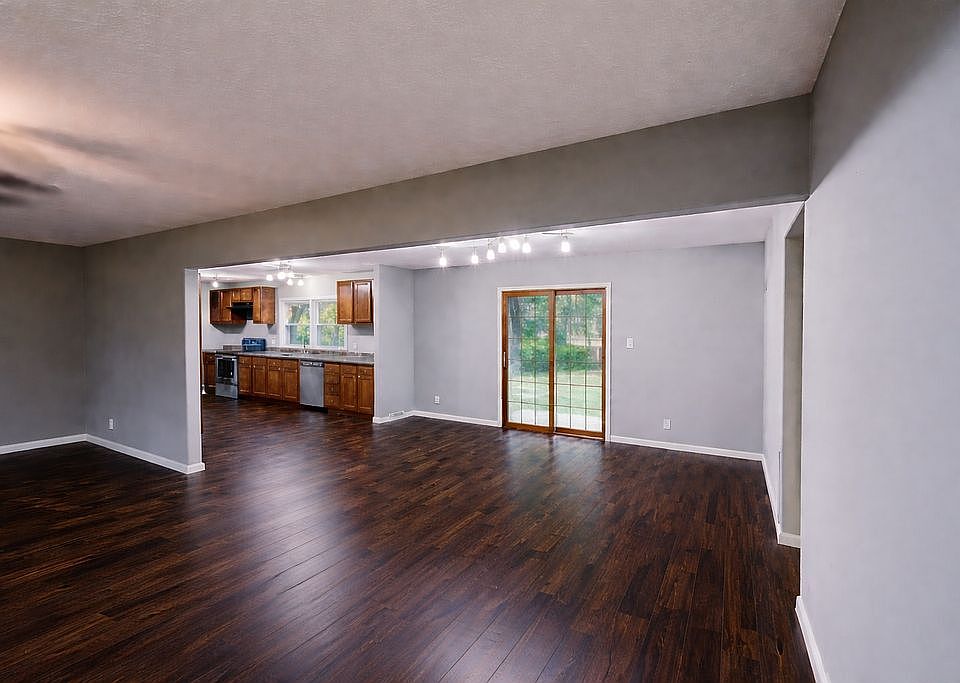 10th image of 62 Emerson Dr