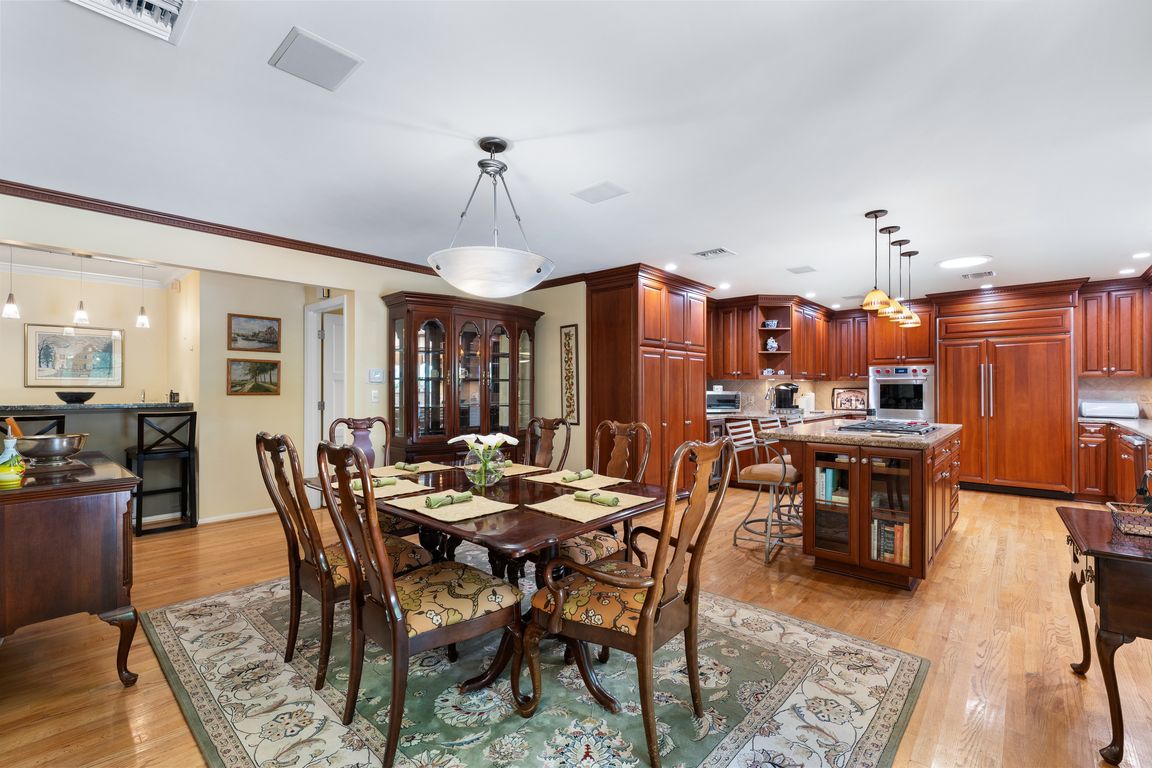 3456 Laurelvale Dr, Studio City, CA 91604 | MLS #SR26044068 | Zillow