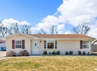 2404 8th St, Silvis, IL 61282