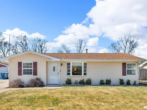 2404 8th St, Silvis, IL 61282