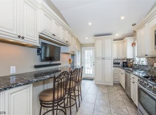 2 Canal St, Highland Lakes, NJ 07422