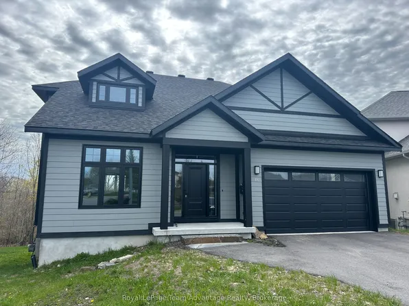 18 Avery Ct, Parry Sound, ON P2A 3C4