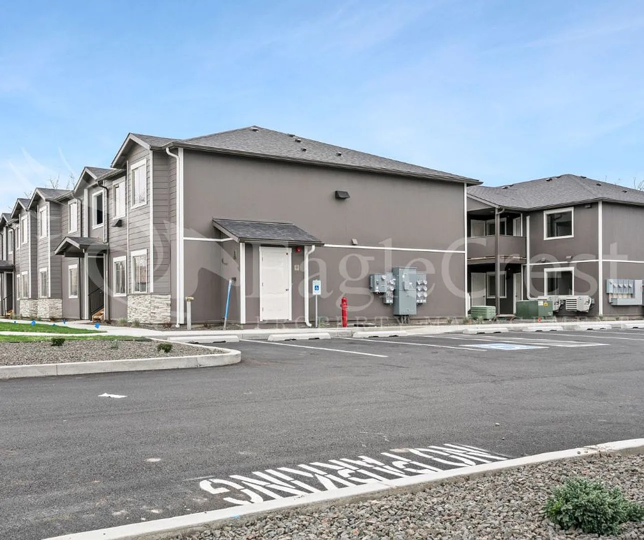 McKenzie Apartments — Photo 4