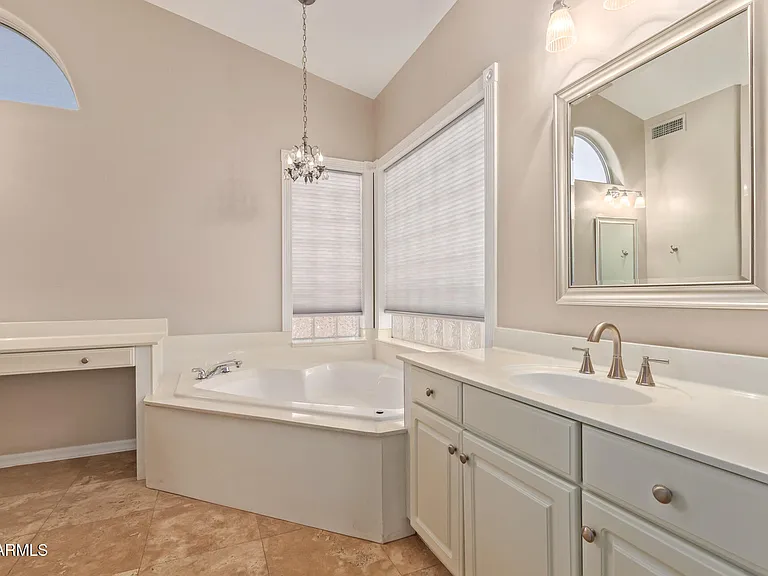 1211 E Desert Flower Ln — Photo 25