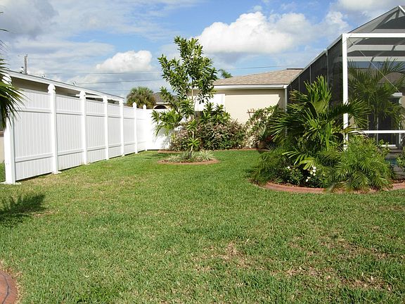 New Vinyl Privacy Fence