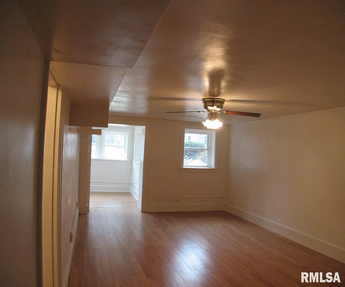 2 bed, 1.0 bath, 1500 sqft, $1,200 — Photo 2