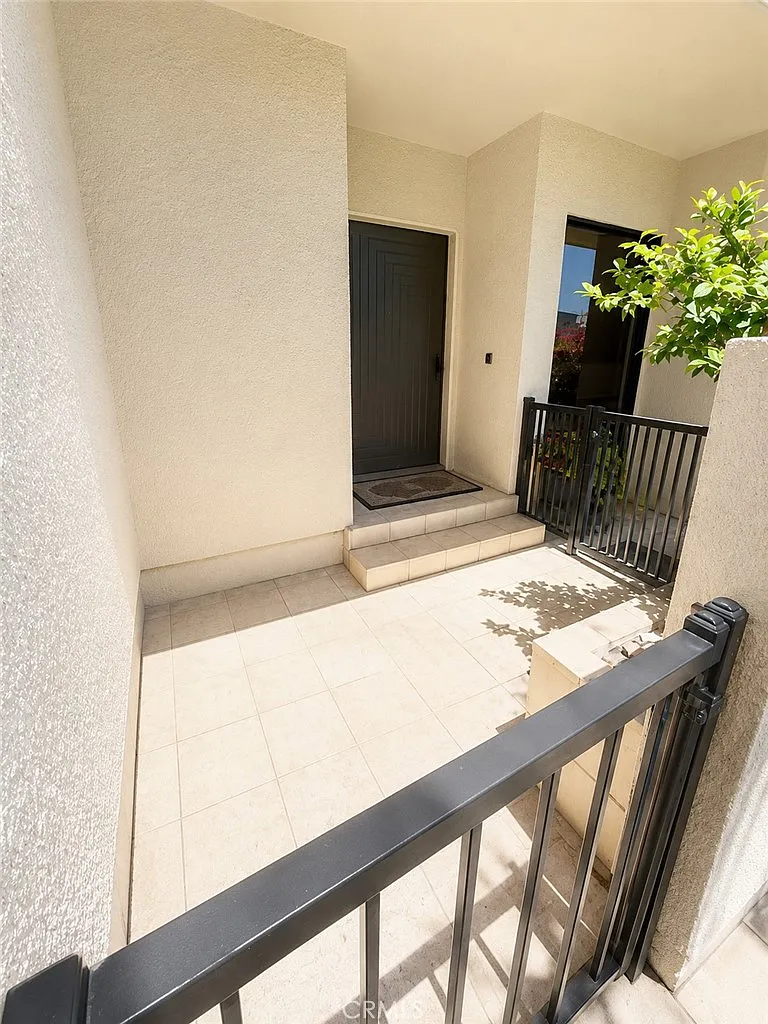 2 bed, 2.5 bath, 2357 sqft, $8,500 — Photo 2