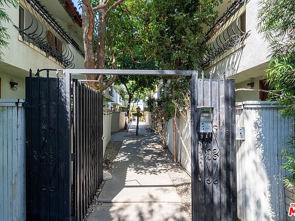 2nd image of 3338 Mentone Ave