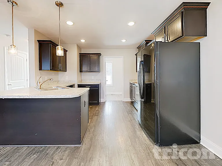 513 Sourwood Dr — Photo 5