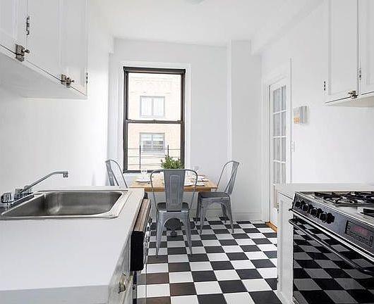2nd image of 2138 Broadway #15D