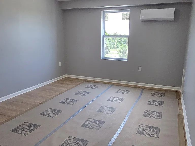 301 W 3rd St #9 — Photo 16