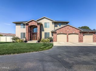 12001 Barrett Rd, Yakima, WA 98908