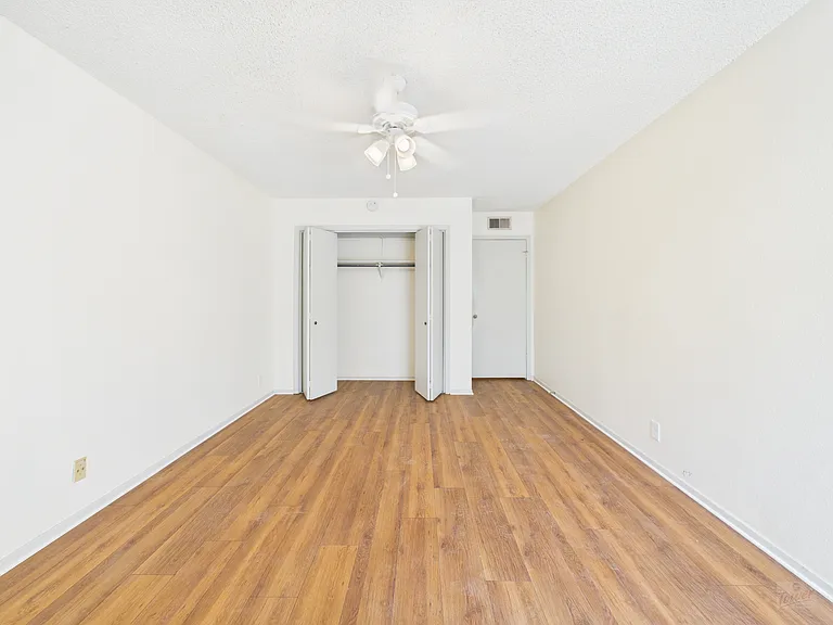 910 Duncan Ln — Photo 30