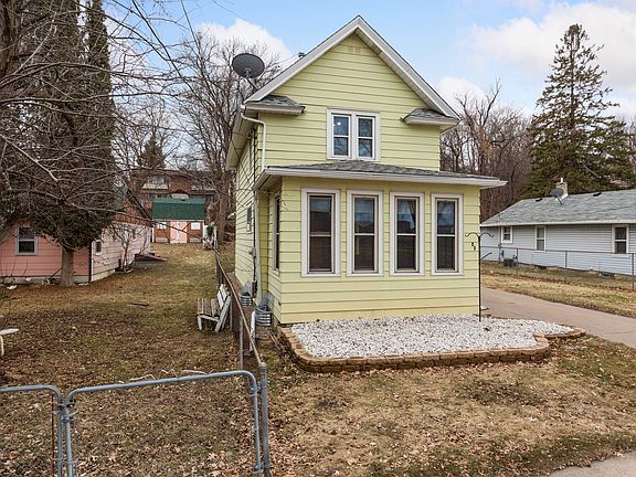 2nd image of 62 Sidney St E