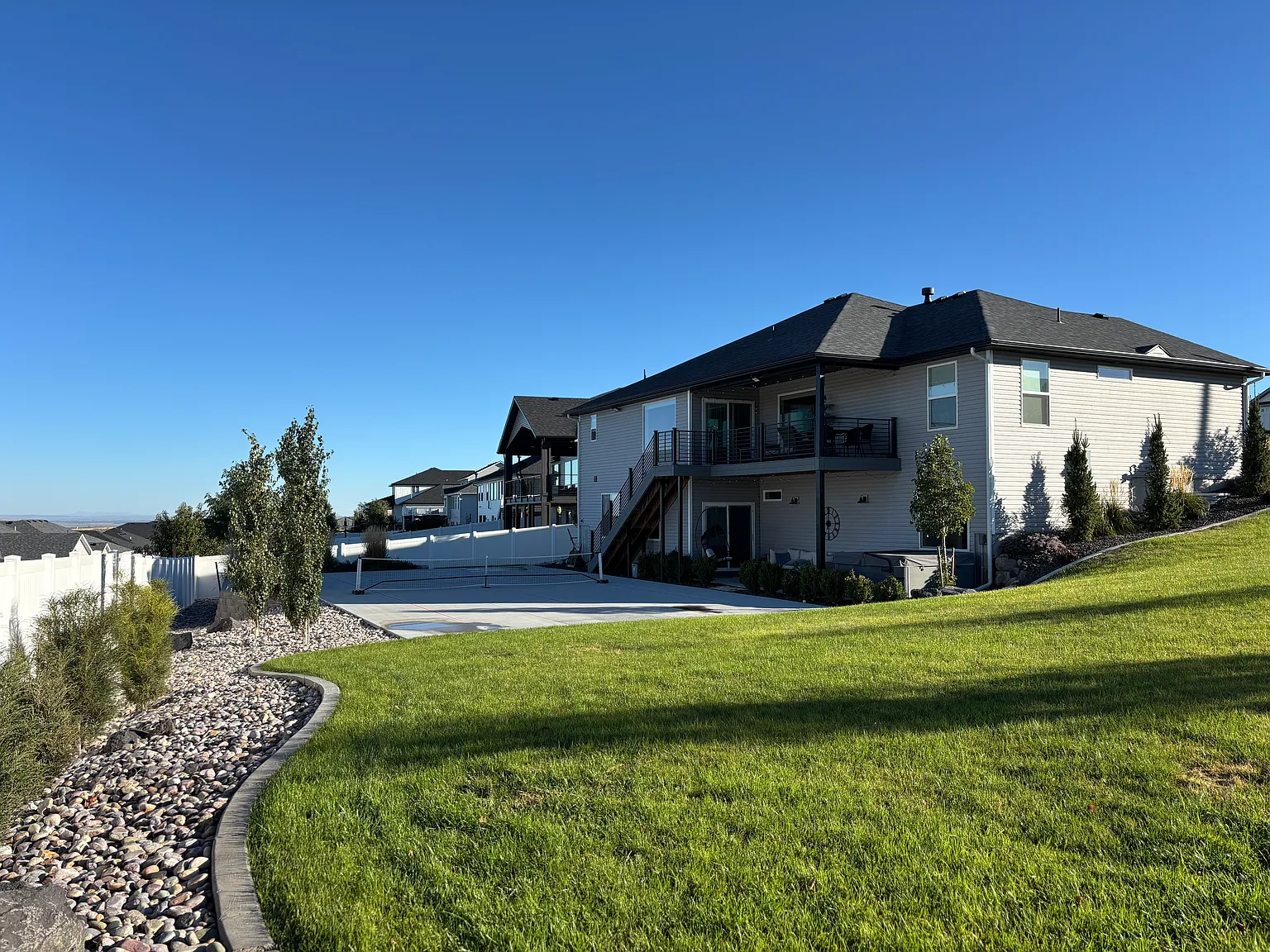 5 bed, 3750 sqft, $3,500 — Photo 2