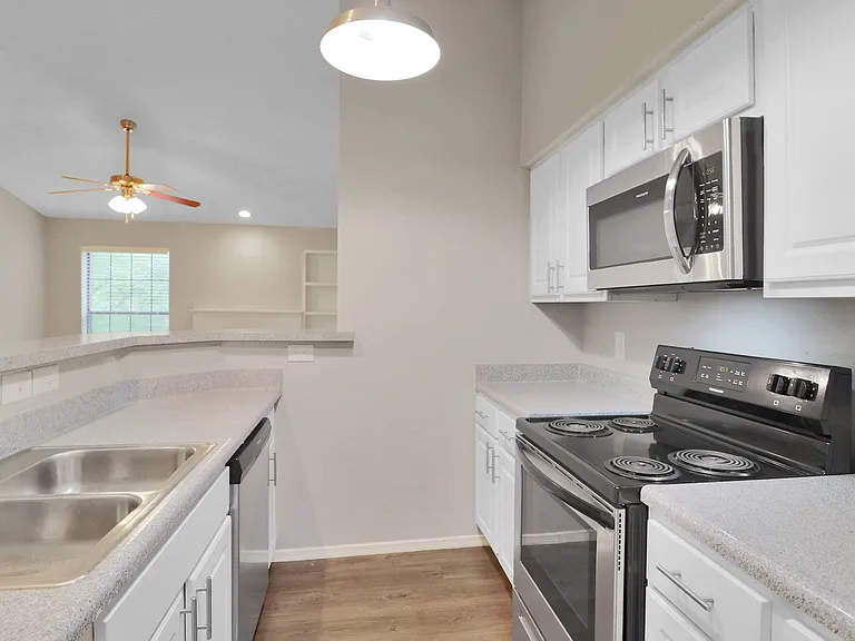 Silverwood Apartments — Photo 19